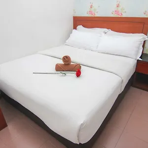 Rose Taman Daya Hotel